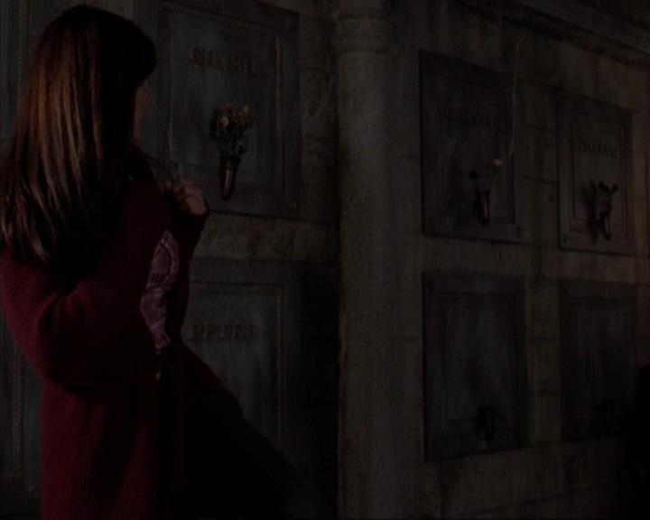 Charmed-Online-dot-316DeathTakesAHalliwell1392.jpg Charmed-Online-dot-316DeathTakesAHalliwell1392.jpg