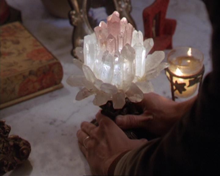 Charmed-Online-dot-316DeathTakesAHalliwell1407.jpg Charmed-Online-dot-316DeathTakesAHalliwell1407.jpg