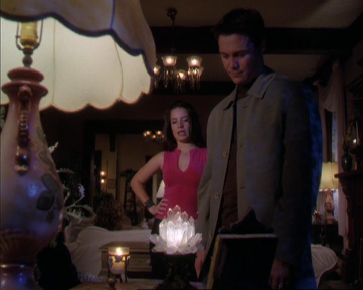 Charmed-Online-dot-316DeathTakesAHalliwell1410.jpg Charmed-Online-dot-316DeathTakesAHalliwell1410.jpg