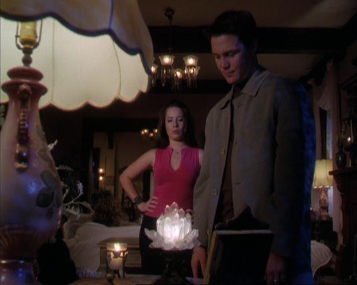 Charmed-Online-dot-316DeathTakesAHalliwell1411.jpg Charmed-Online-dot-316DeathTakesAHalliwell1411.jpg