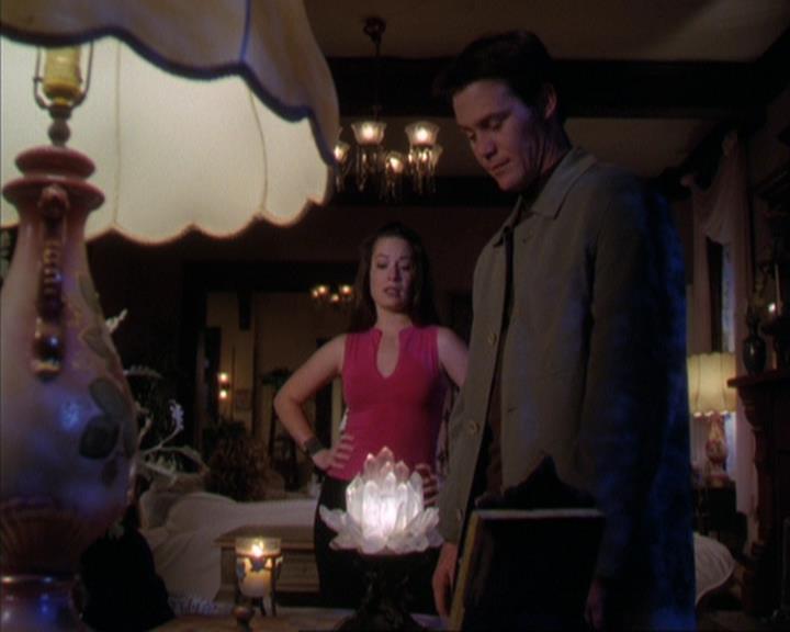 Charmed-Online-dot-316DeathTakesAHalliwell1412.jpg Charmed-Online-dot-316DeathTakesAHalliwell1412.jpg