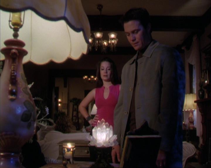 Charmed-Online-dot-316DeathTakesAHalliwell1413.jpg Charmed-Online-dot-316DeathTakesAHalliwell1413.jpg