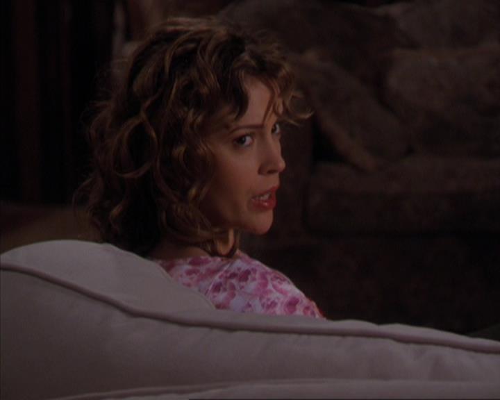 Charmed-Online-dot-316DeathTakesAHalliwell1419.jpg Charmed-Online-dot-316DeathTakesAHalliwell1419.jpg