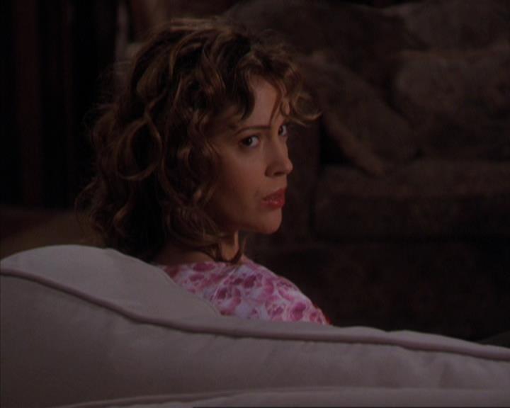 Charmed-Online-dot-316DeathTakesAHalliwell1420.jpg Charmed-Online-dot-316DeathTakesAHalliwell1420.jpg