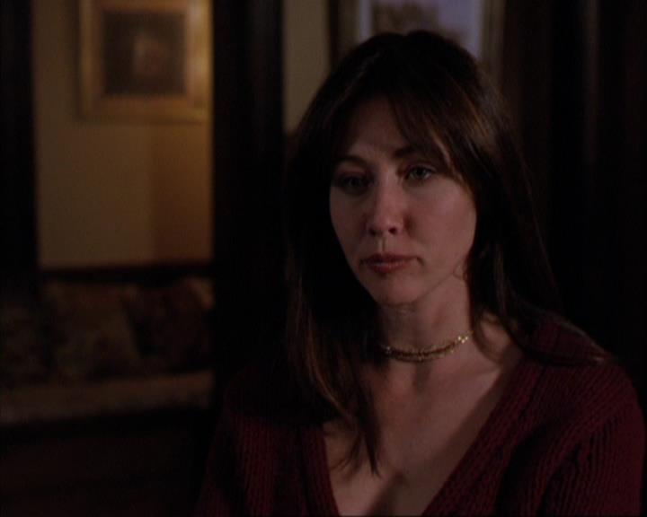 Charmed-Online-dot-316DeathTakesAHalliwell1450.jpg Charmed-Online-dot-316DeathTakesAHalliwell1450.jpg