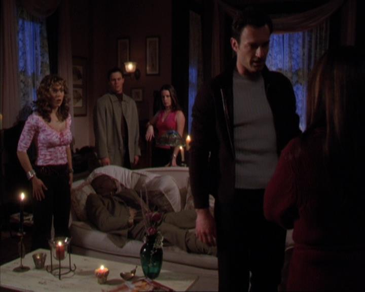 Charmed-Online-dot-316DeathTakesAHalliwell1471.jpg Charmed-Online-dot-316DeathTakesAHalliwell1471.jpg