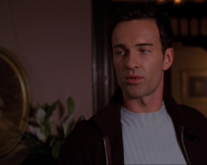 Charmed-Online-dot-316DeathTakesAHalliwell1485.jpg Charmed-Online-dot-316DeathTakesAHalliwell1485.jpg