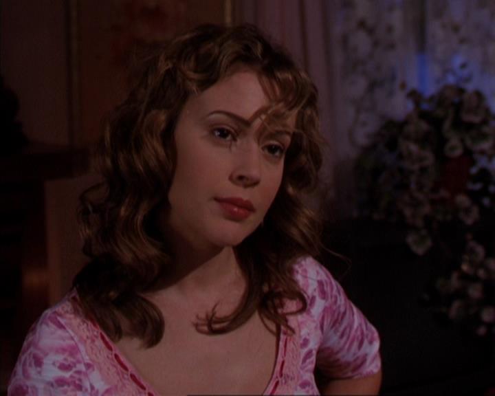 Charmed-Online-dot-316DeathTakesAHalliwell1493.jpg