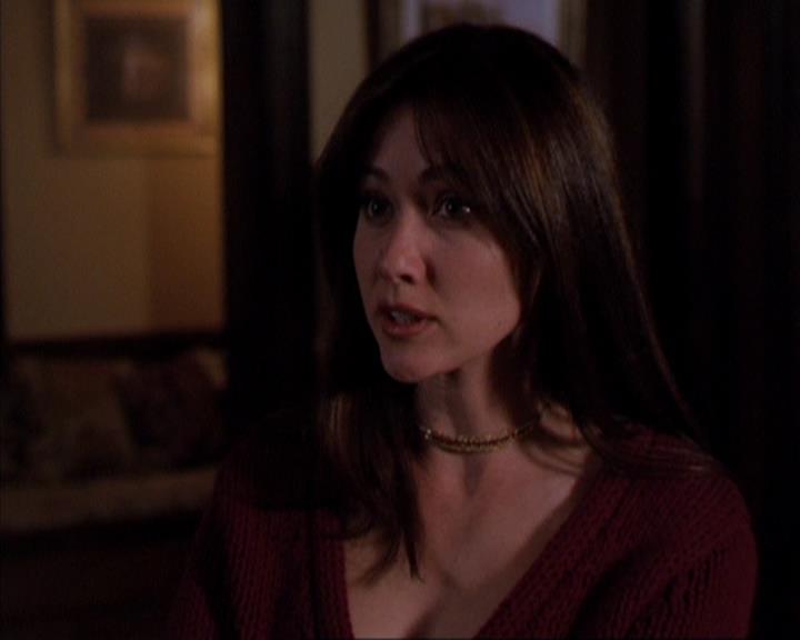 Charmed-Online-dot-316DeathTakesAHalliwell1497.jpg Charmed-Online-dot-316DeathTakesAHalliwell1497.jpg