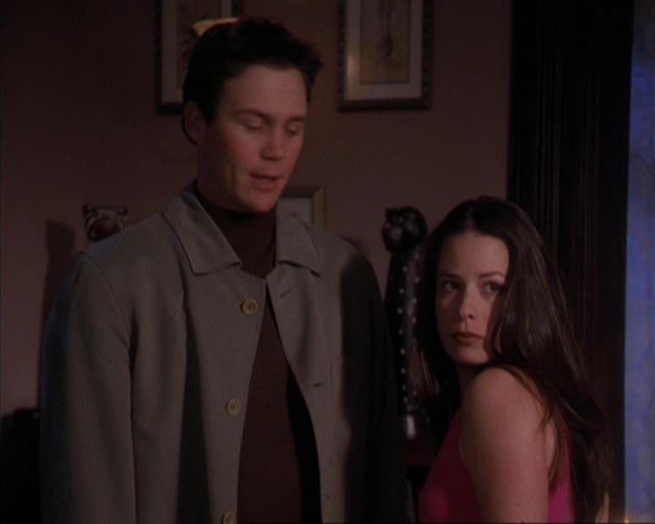 Charmed-Online-dot-316DeathTakesAHalliwell1521.jpg Charmed-Online-dot-316DeathTakesAHalliwell1521.jpg