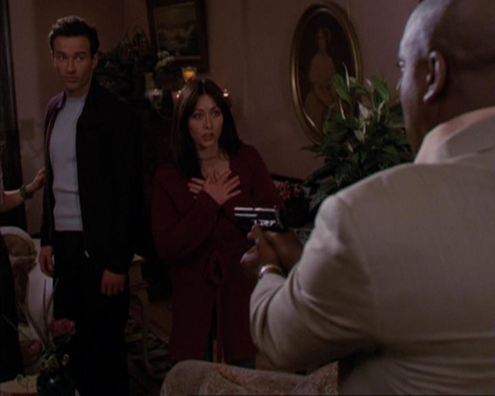 Charmed-Online-dot-316DeathTakesAHalliwell1542.jpg Charmed-Online-dot-316DeathTakesAHalliwell1542.jpg