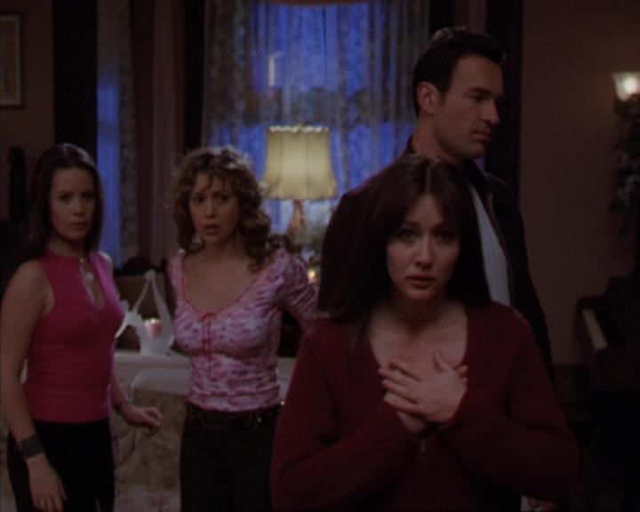 Charmed-Online-dot-316DeathTakesAHalliwell1548.jpg