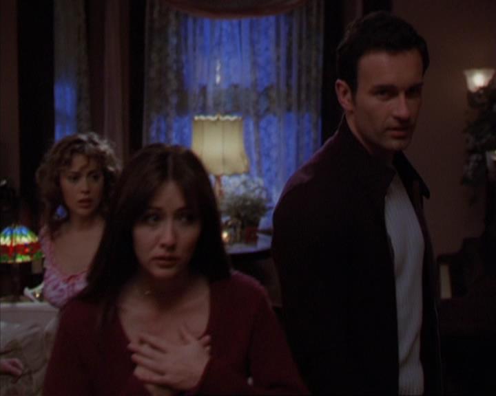 Charmed-Online-dot-316DeathTakesAHalliwell1549.jpg Charmed-Online-dot-316DeathTakesAHalliwell1549.jpg