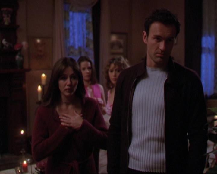 Charmed-Online-dot-316DeathTakesAHalliwell1555.jpg