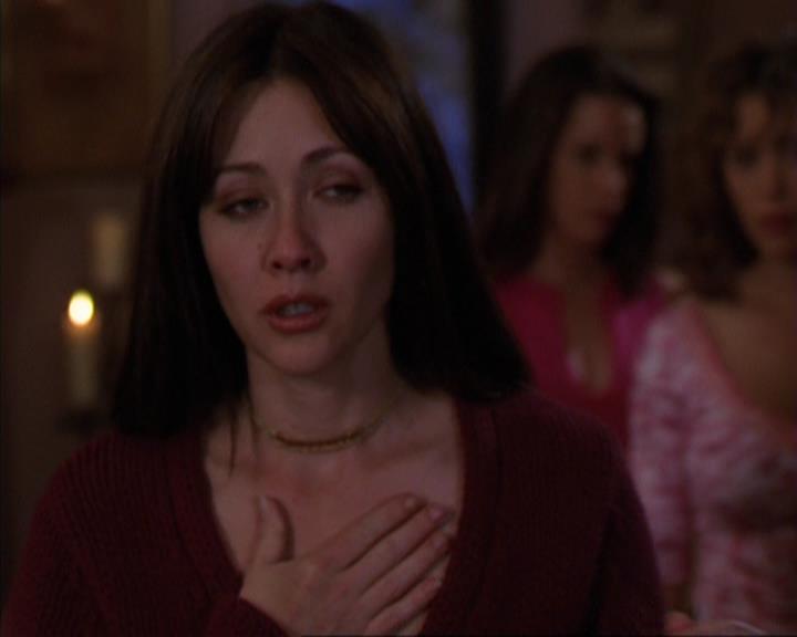 Charmed-Online-dot-316DeathTakesAHalliwell1557.jpg Charmed-Online-dot-316DeathTakesAHalliwell1557.jpg