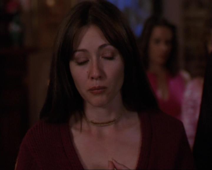 Charmed-Online-dot-316DeathTakesAHalliwell1562.jpg Charmed-Online-dot-316DeathTakesAHalliwell1562.jpg