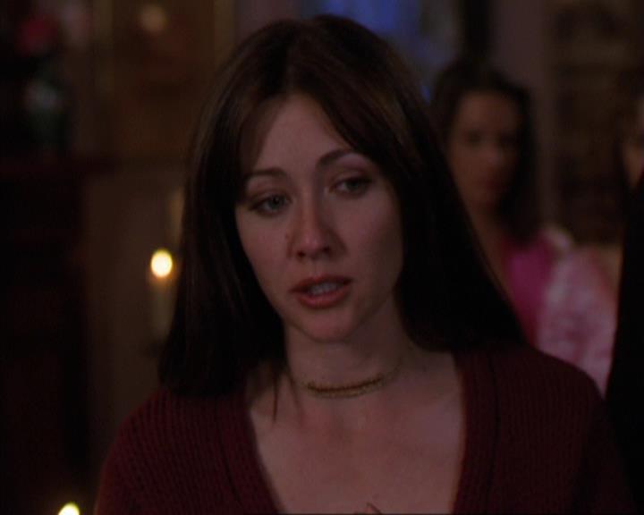 Charmed-Online-dot-316DeathTakesAHalliwell1563.jpg Charmed-Online-dot-316DeathTakesAHalliwell1563.jpg
