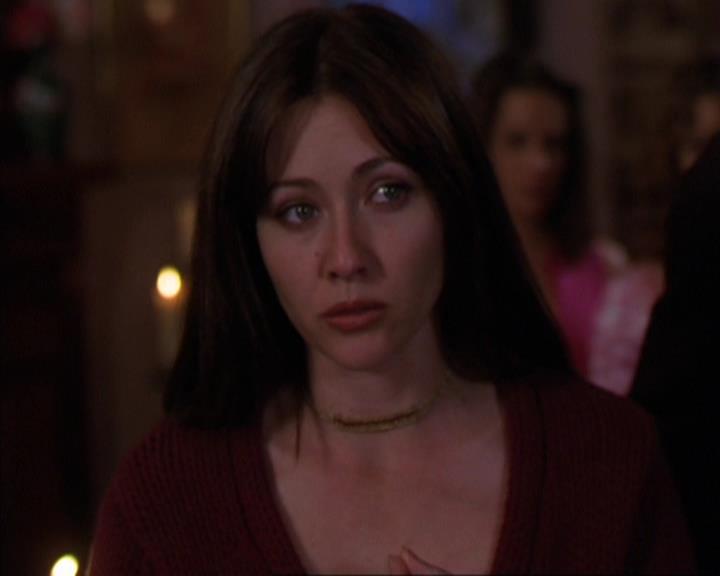 Charmed-Online-dot-316DeathTakesAHalliwell1564.jpg Charmed-Online-dot-316DeathTakesAHalliwell1564.jpg