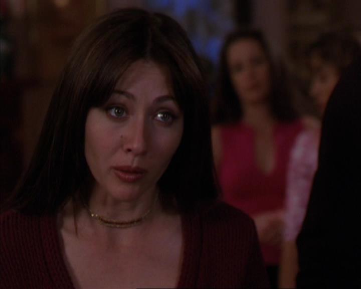 Charmed-Online-dot-316DeathTakesAHalliwell1570.jpg Charmed-Online-dot-316DeathTakesAHalliwell1570.jpg