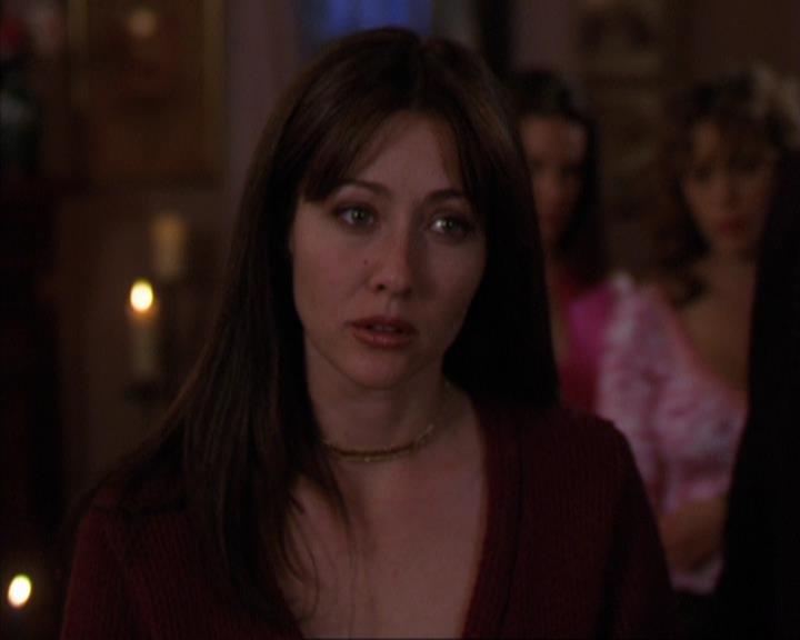 Charmed-Online-dot-316DeathTakesAHalliwell1573.jpg Charmed-Online-dot-316DeathTakesAHalliwell1573.jpg