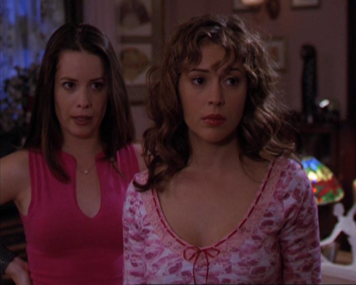 Charmed-Online-dot-316DeathTakesAHalliwell1586.jpg Charmed-Online-dot-316DeathTakesAHalliwell1586.jpg