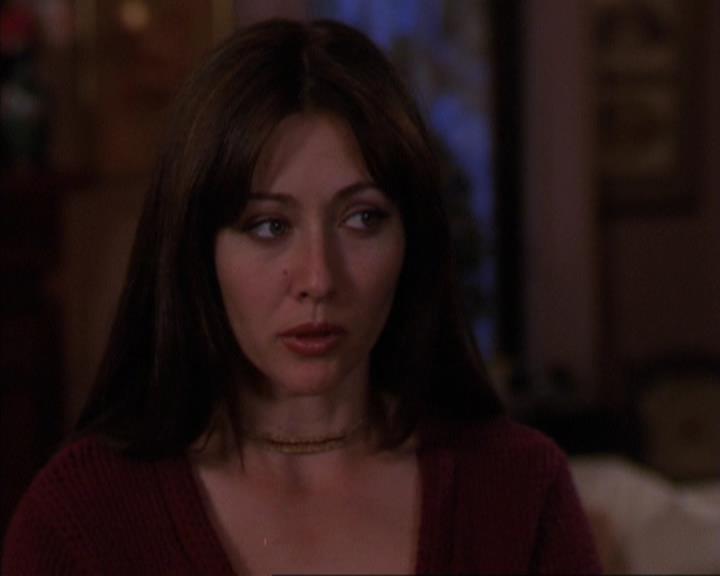 Charmed-Online-dot-316DeathTakesAHalliwell1606.jpg Charmed-Online-dot-316DeathTakesAHalliwell1606.jpg