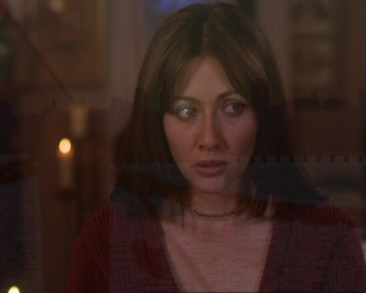 Charmed-Online-dot-316DeathTakesAHalliwell1613.jpg Charmed-Online-dot-316DeathTakesAHalliwell1613.jpg