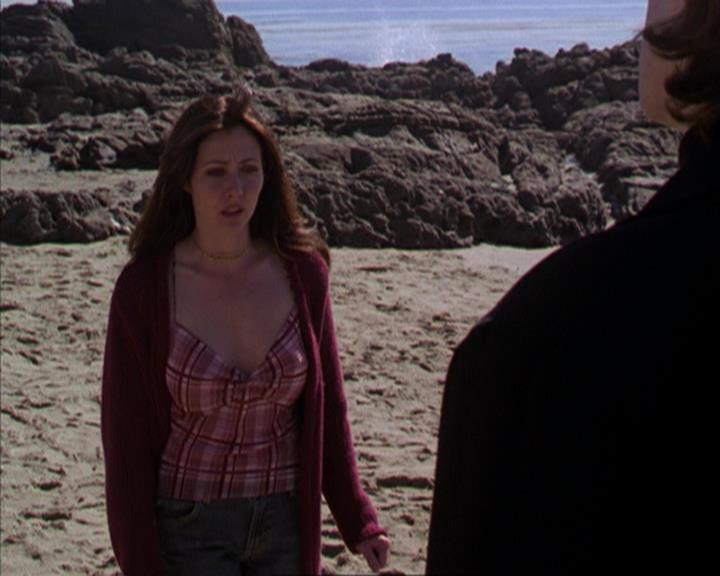 Charmed-Online-dot-316DeathTakesAHalliwell1640.jpg Charmed-Online-dot-316DeathTakesAHalliwell1640.jpg