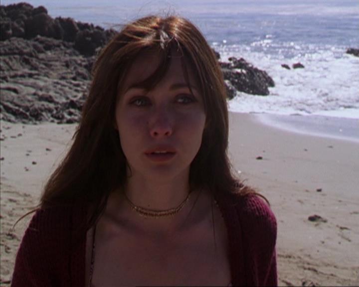 Charmed-Online-dot-316DeathTakesAHalliwell1656.jpg Charmed-Online-dot-316DeathTakesAHalliwell1656.jpg