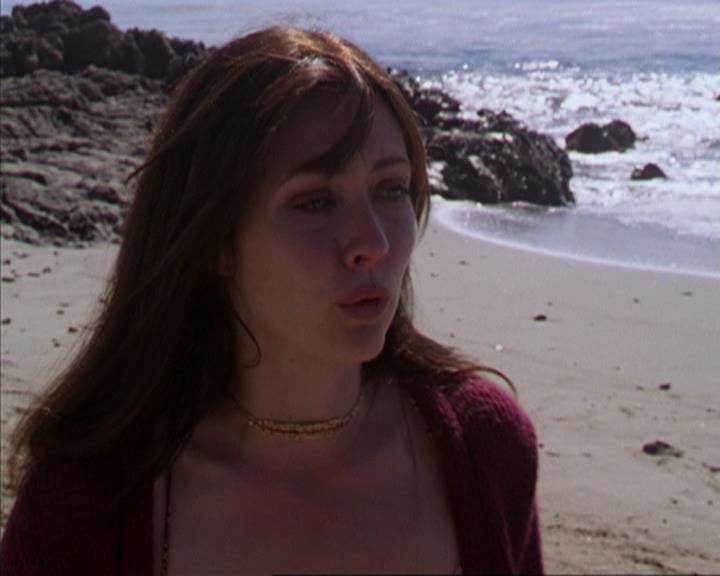 Charmed-Online-dot-316DeathTakesAHalliwell1665.jpg Charmed-Online-dot-316DeathTakesAHalliwell1665.jpg