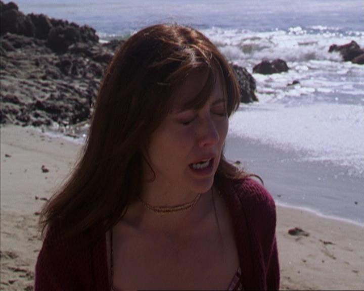 Charmed-Online-dot-316DeathTakesAHalliwell1680.jpg Charmed-Online-dot-316DeathTakesAHalliwell1680.jpg