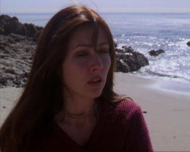 Charmed-Online-dot-316DeathTakesAHalliwell1724.jpg Charmed-Online-dot-316DeathTakesAHalliwell1724.jpg