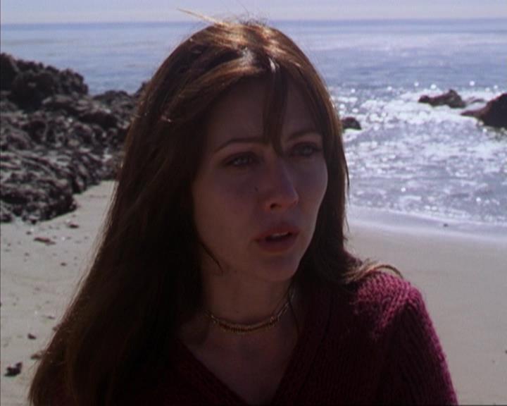 Charmed-Online-dot-316DeathTakesAHalliwell1726.jpg Charmed-Online-dot-316DeathTakesAHalliwell1726.jpg