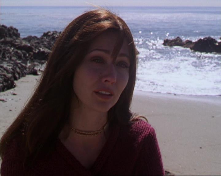 Charmed-Online-dot-316DeathTakesAHalliwell1734.jpg Charmed-Online-dot-316DeathTakesAHalliwell1734.jpg