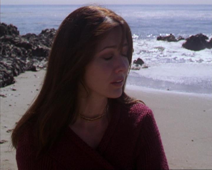 Charmed-Online-dot-316DeathTakesAHalliwell1738.jpg Charmed-Online-dot-316DeathTakesAHalliwell1738.jpg