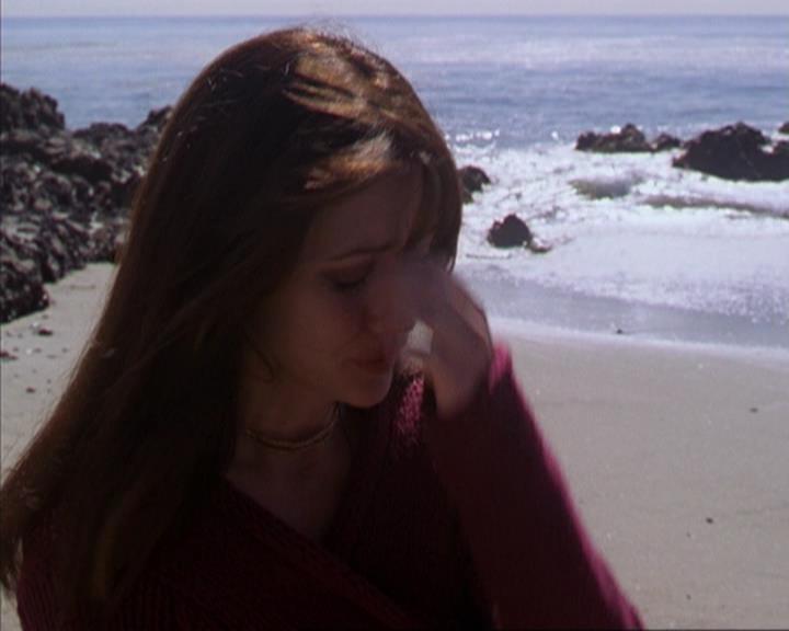 Charmed-Online-dot-316DeathTakesAHalliwell1739.jpg Charmed-Online-dot-316DeathTakesAHalliwell1739.jpg