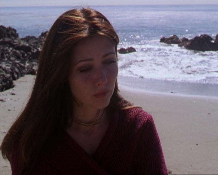 Charmed-Online-dot-316DeathTakesAHalliwell1743.jpg