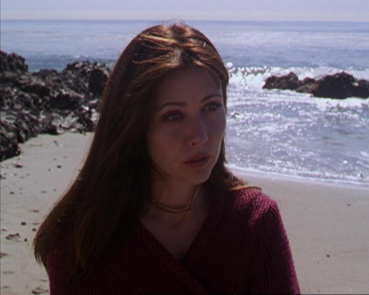 Charmed-Online-dot-316DeathTakesAHalliwell1756.jpg Charmed-Online-dot-316DeathTakesAHalliwell1756.jpg