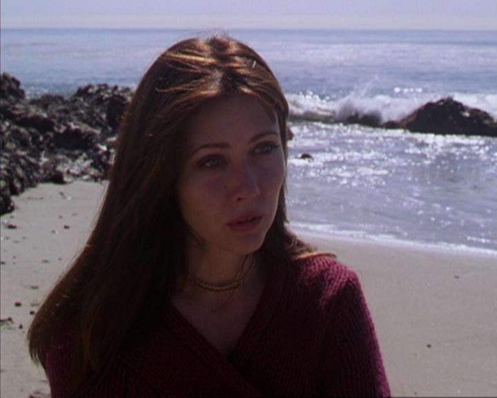 Charmed-Online-dot-316DeathTakesAHalliwell1758.jpg Charmed-Online-dot-316DeathTakesAHalliwell1758.jpg