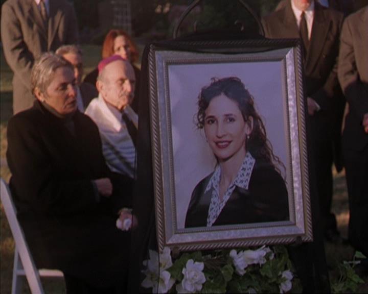 Charmed-Online-dot-316DeathTakesAHalliwell1765.jpg Charmed-Online-dot-316DeathTakesAHalliwell1765.jpg