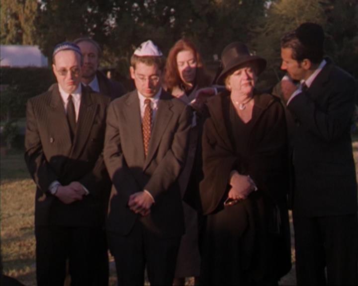 Charmed-Online-dot-316DeathTakesAHalliwell1770.jpg Charmed-Online-dot-316DeathTakesAHalliwell1770.jpg