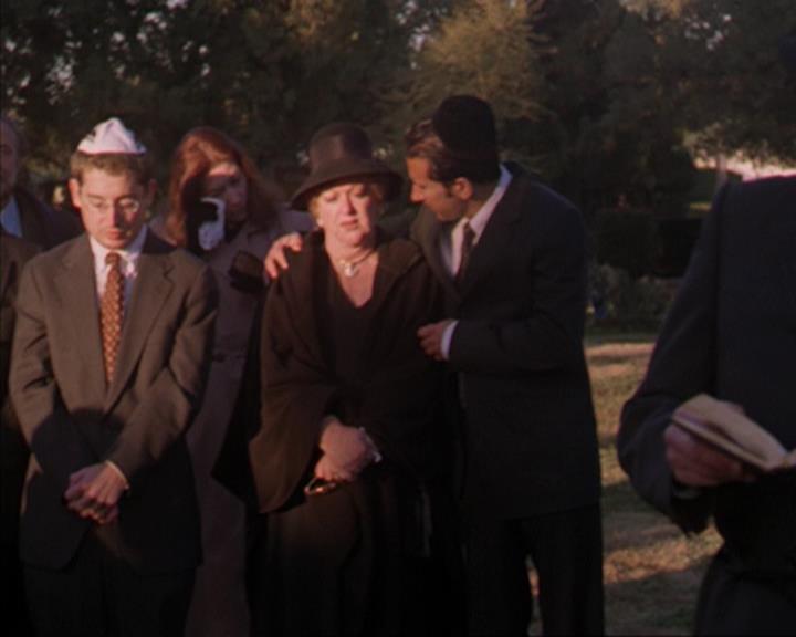 Charmed-Online-dot-316DeathTakesAHalliwell1771.jpg Charmed-Online-dot-316DeathTakesAHalliwell1771.jpg