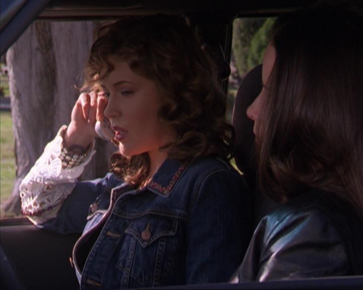 Charmed-Online-dot-316DeathTakesAHalliwell1784.jpg Charmed-Online-dot-316DeathTakesAHalliwell1784.jpg