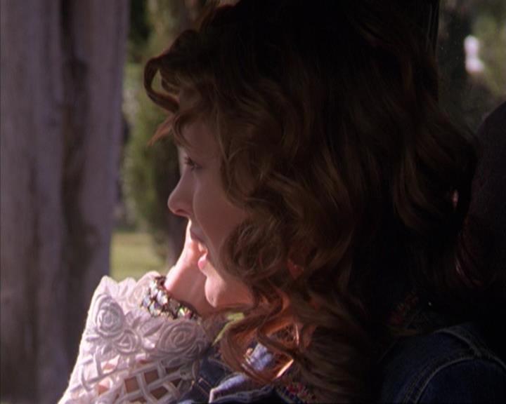 Charmed-Online-dot-316DeathTakesAHalliwell1790.jpg Charmed-Online-dot-316DeathTakesAHalliwell1790.jpg