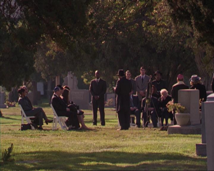 Charmed-Online-dot-316DeathTakesAHalliwell1805.jpg Charmed-Online-dot-316DeathTakesAHalliwell1805.jpg