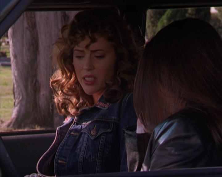 Charmed-Online-dot-316DeathTakesAHalliwell1807.jpg Charmed-Online-dot-316DeathTakesAHalliwell1807.jpg