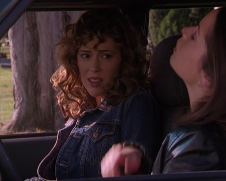 Charmed-Online-dot-316DeathTakesAHalliwell1808.jpg Charmed-Online-dot-316DeathTakesAHalliwell1808.jpg