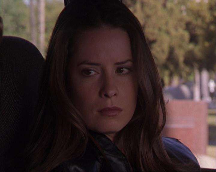 Charmed-Online-dot-316DeathTakesAHalliwell1809.jpg Charmed-Online-dot-316DeathTakesAHalliwell1809.jpg