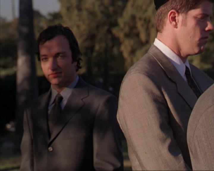 Charmed-Online-dot-316DeathTakesAHalliwell1813.jpg Charmed-Online-dot-316DeathTakesAHalliwell1813.jpg