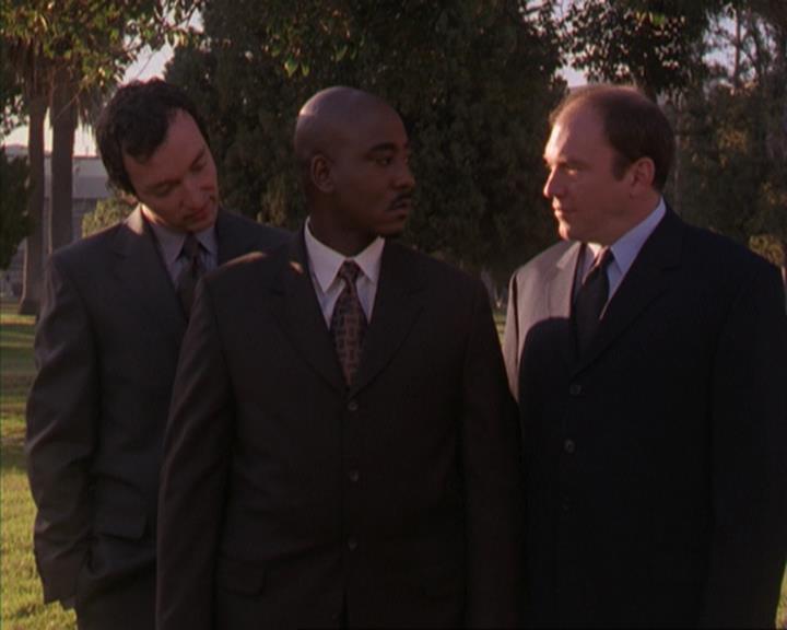 Charmed-Online-dot-316DeathTakesAHalliwell1818.jpg Charmed-Online-dot-316DeathTakesAHalliwell1818.jpg